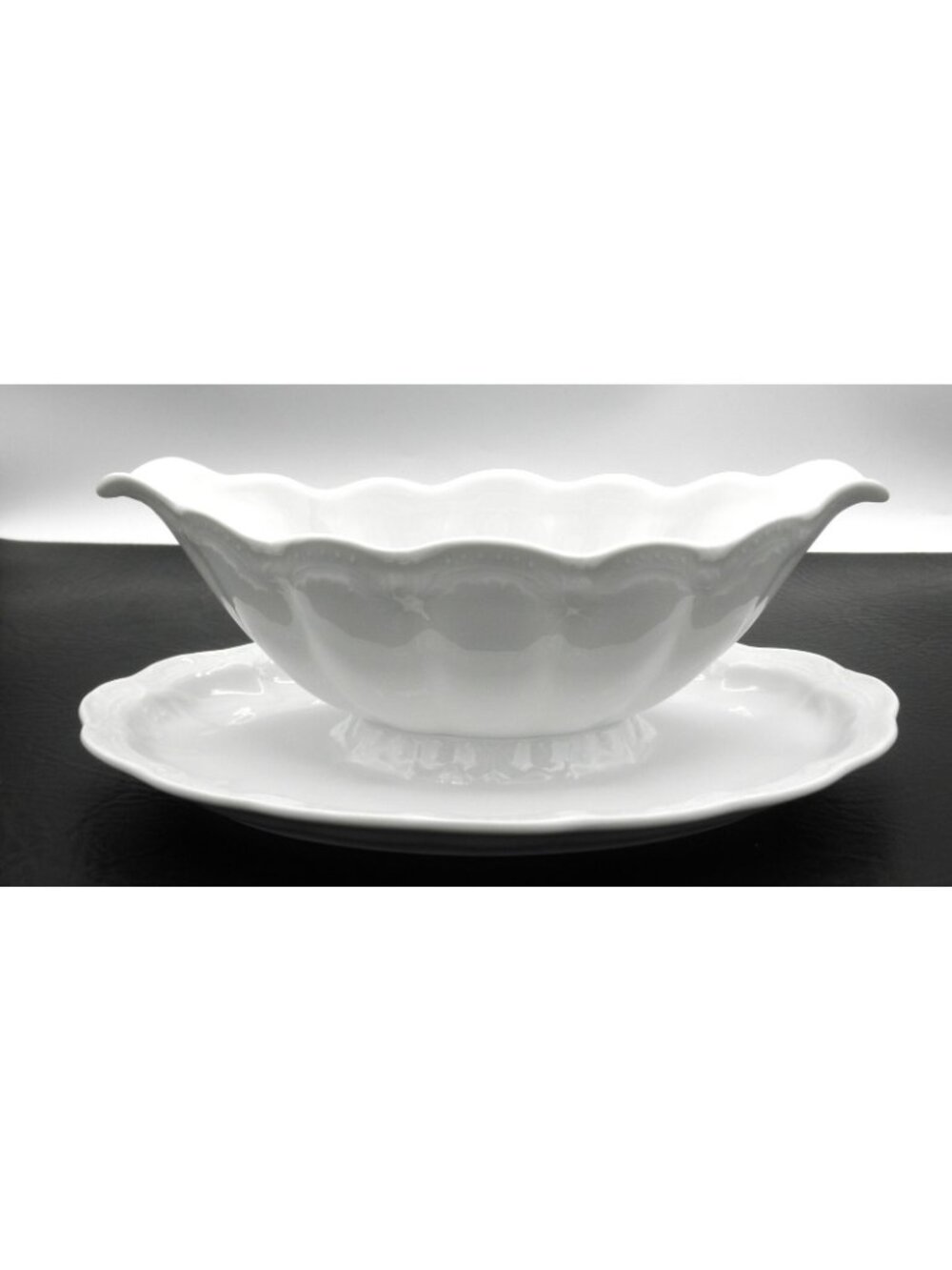 Hutschenreuther Viktoria Gravy Boat with Attached Underplate Excellent! - Picture 3 of 9
